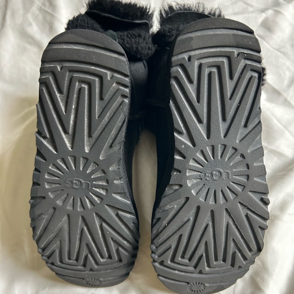 UGG Black Arielle Boots: Size 7 - Picture 7 of 12